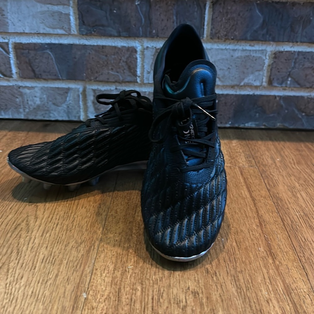 Under Armour soccer cleats. Size 5.5